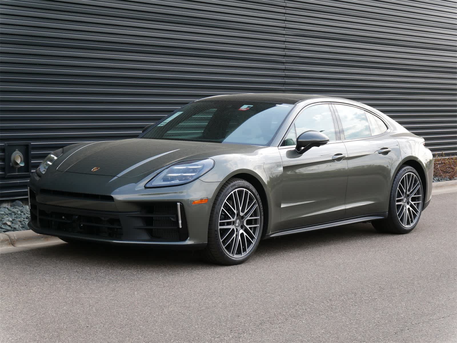 Thumbnail: 2025 Porsche Panamera - 1