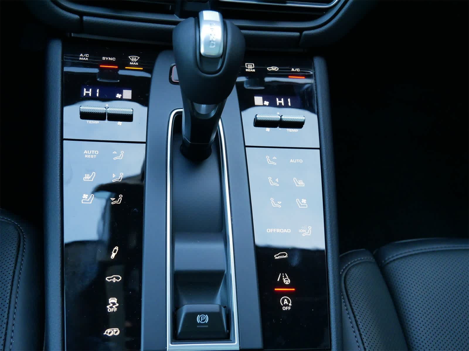 Thumbnail: 2026 Porsche Macan - 20