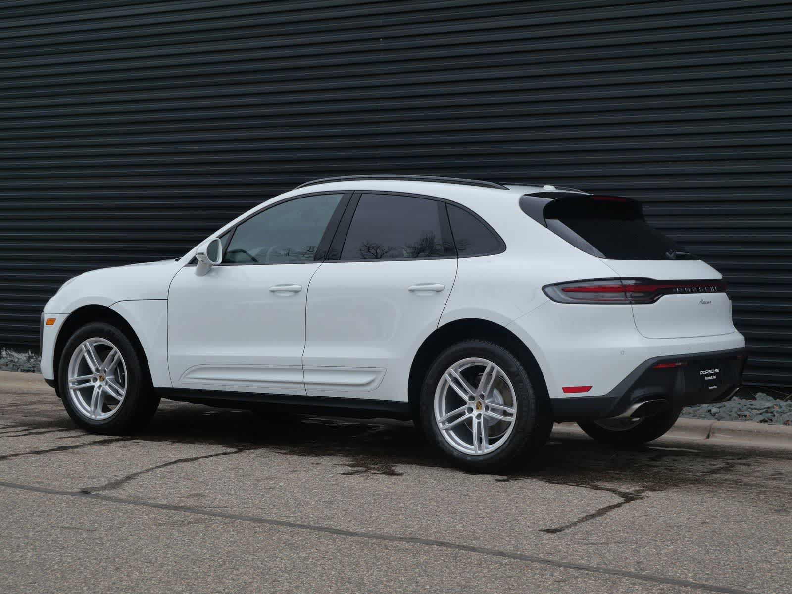 Thumbnail: 2026 Porsche Macan - 3