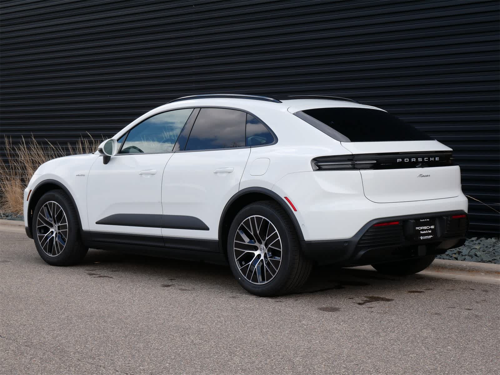 Thumbnail: 2025 Porsche Macan - 3