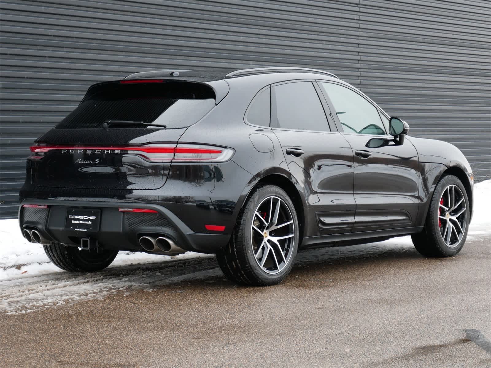 Thumbnail: 2025 Porsche Macan - 23