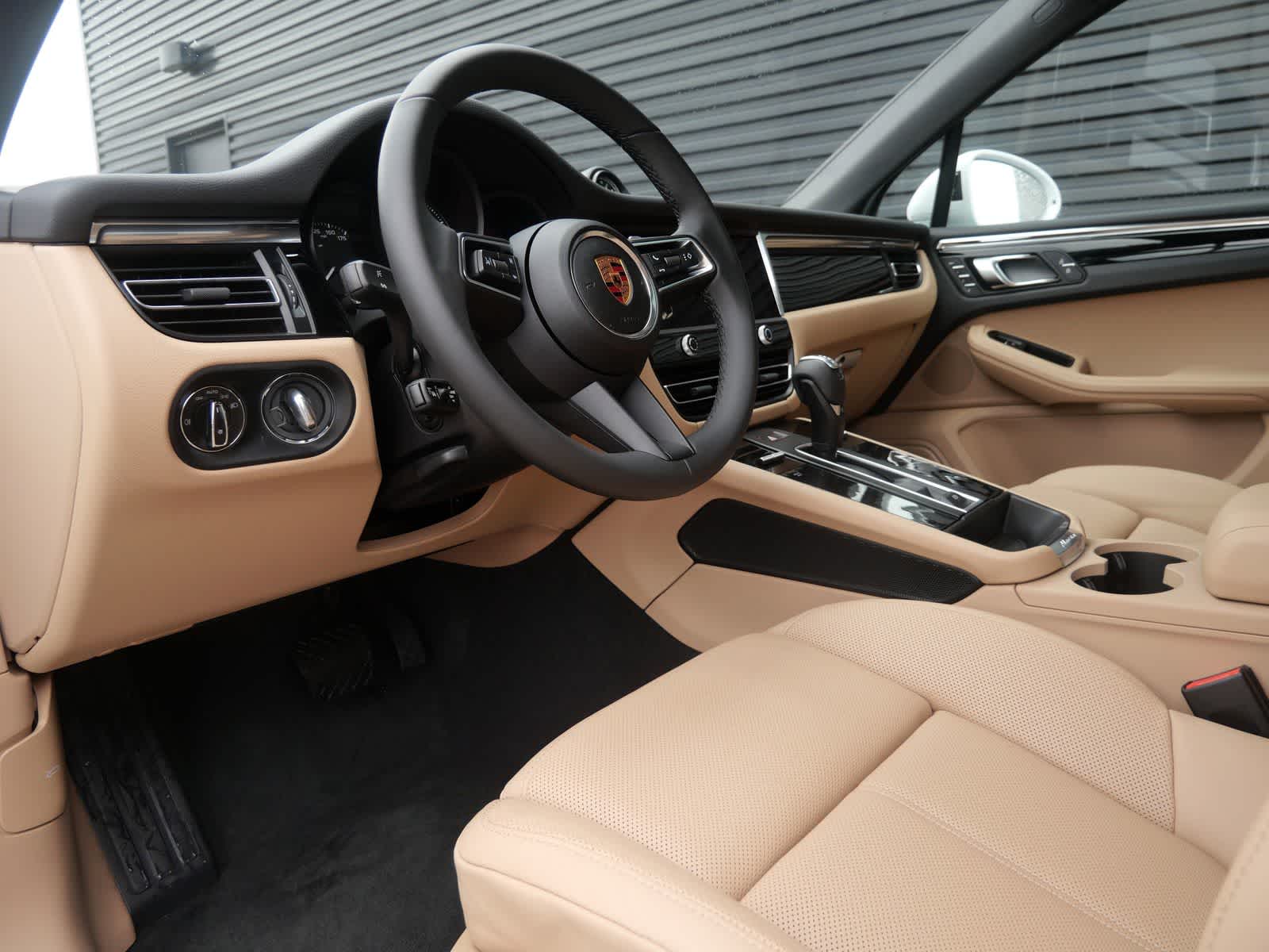 Thumbnail: 2026 Porsche Macan - 4