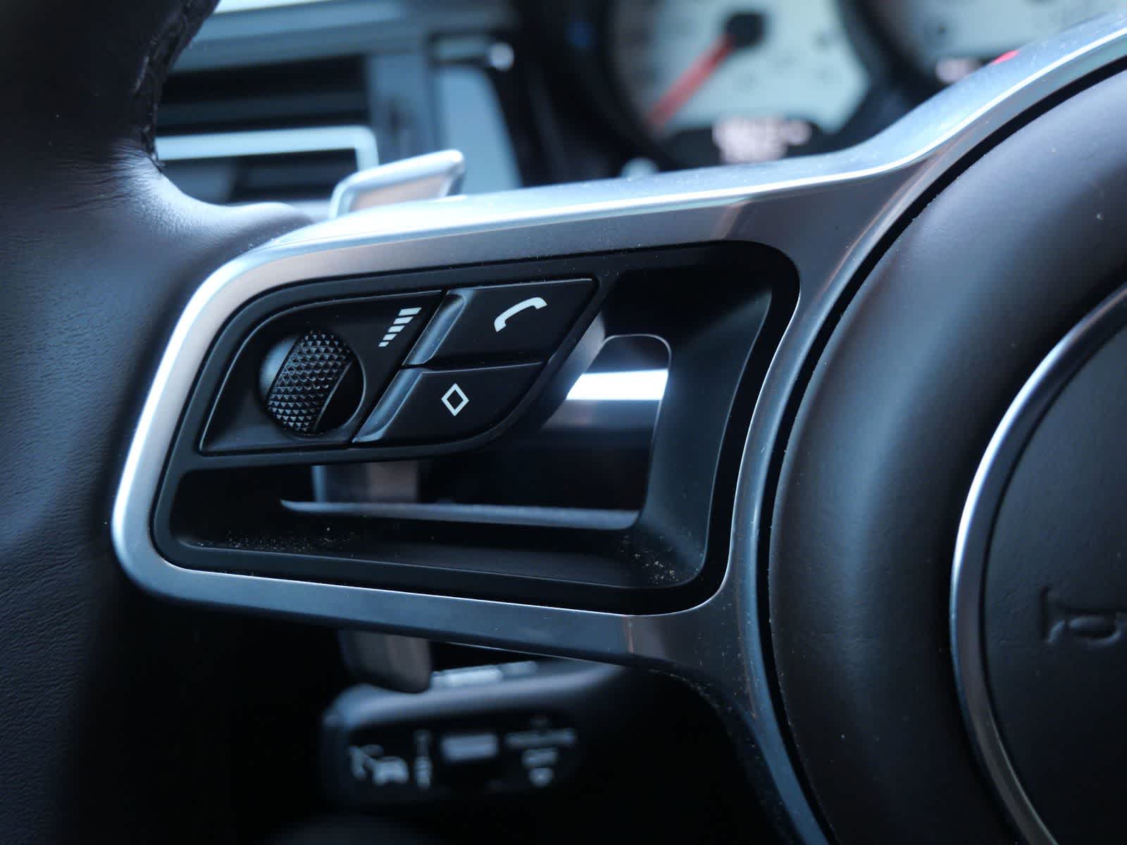 Thumbnail: 2021 Porsche Macan - 24