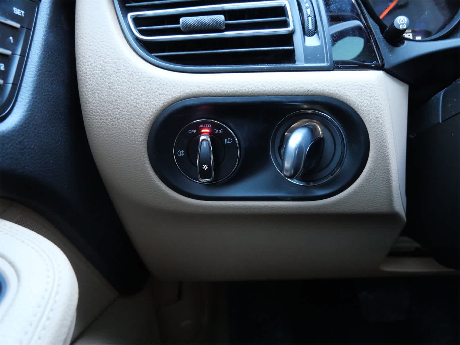 Thumbnail: 2020 Porsche Macan - 16