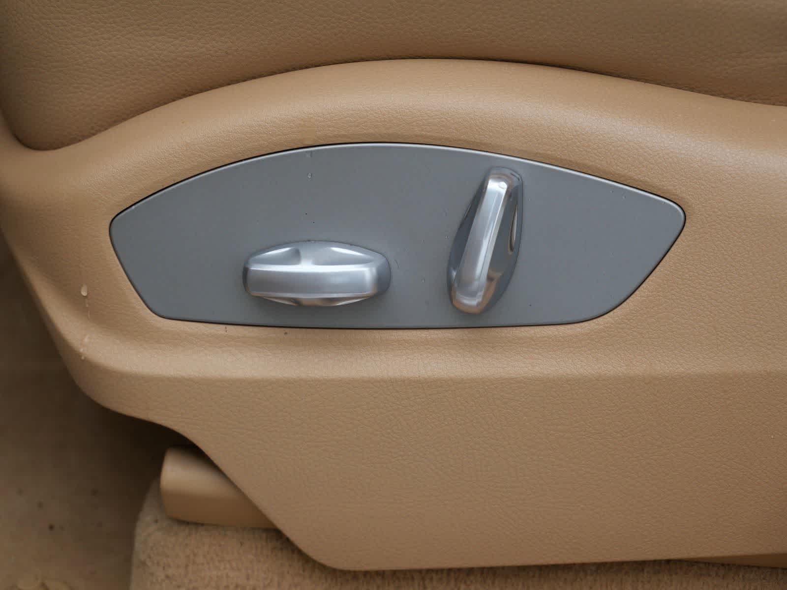 Thumbnail: 2015 Porsche Macan - 10