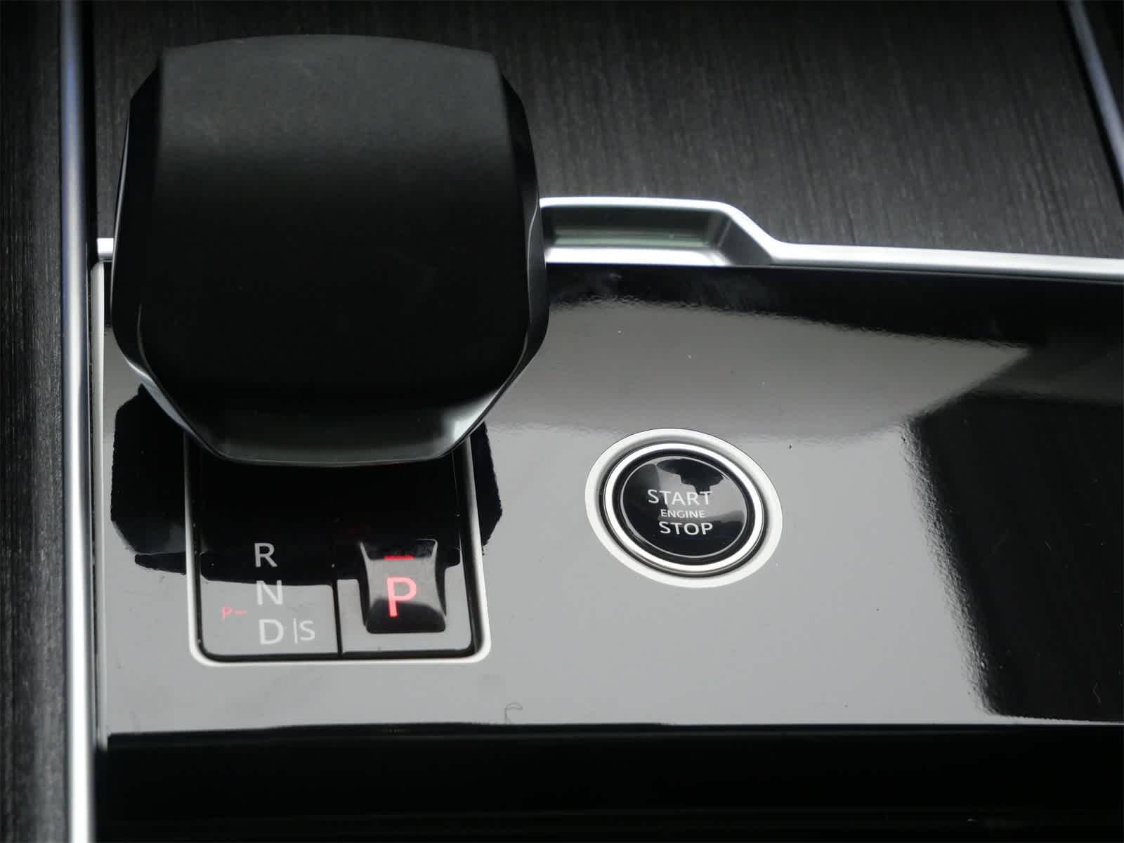 Thumbnail: 2025 Land Rover Range Rover - 18