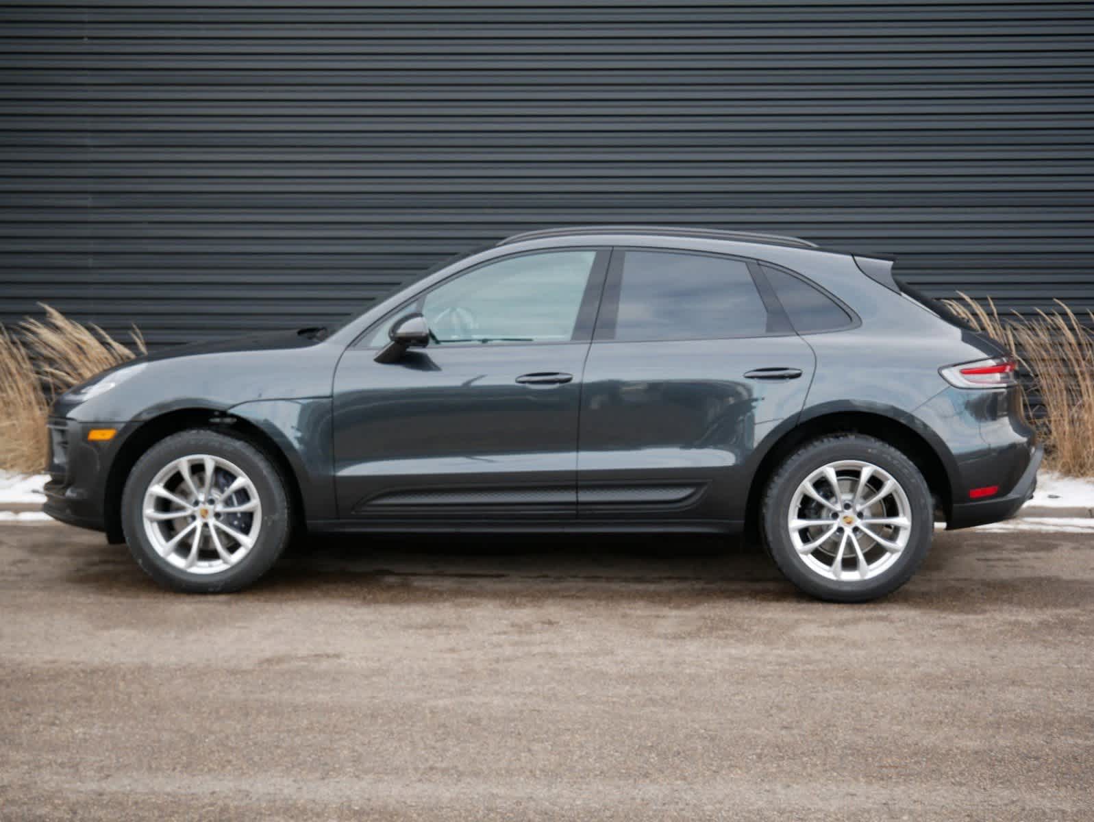 Thumbnail: 2025 Porsche Macan - 2