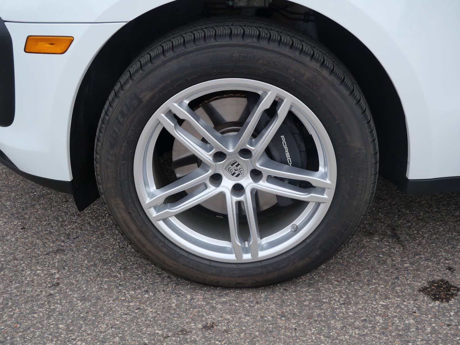 Thumbnail: 2026 Porsche Macan - 7