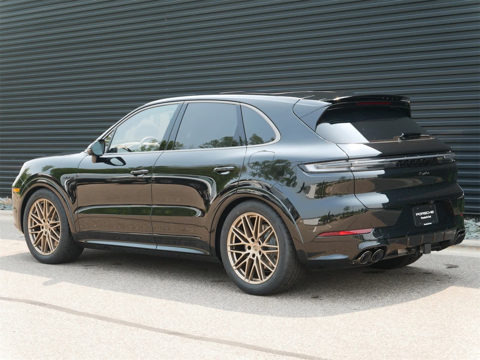 Thumbnail: 2025 Porsche Cayenne - 3