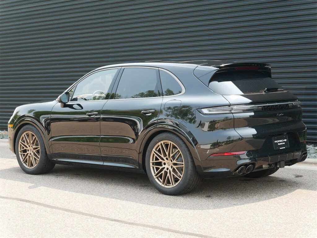 New 2025 Porsche Cayenne Turbo E-Hybrid SUV