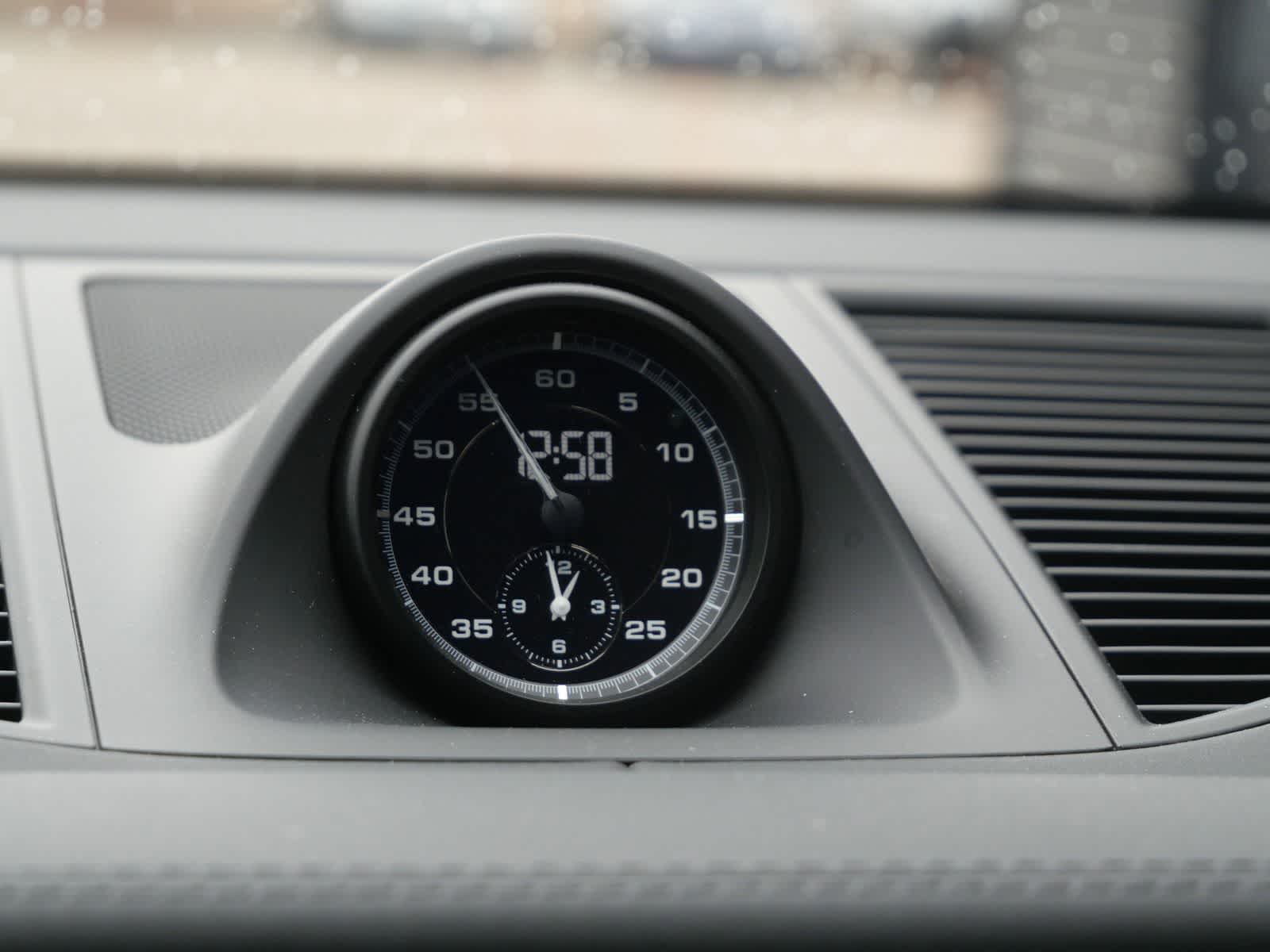 Thumbnail: 2023 Porsche Macan - 22