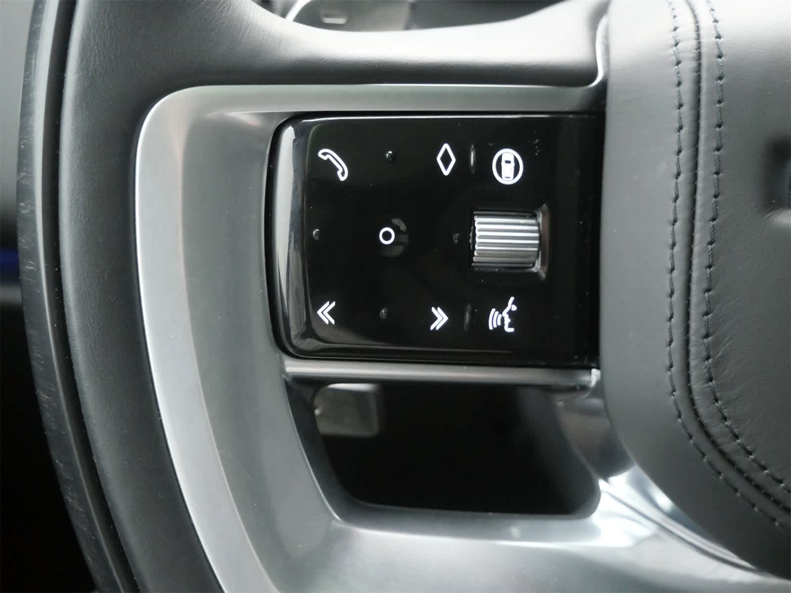 Thumbnail: 2025 Land Rover Range Rover - 14