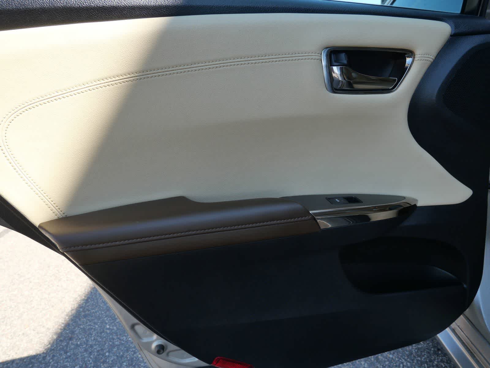 Thumbnail: 2013 Toyota Avalon - 11