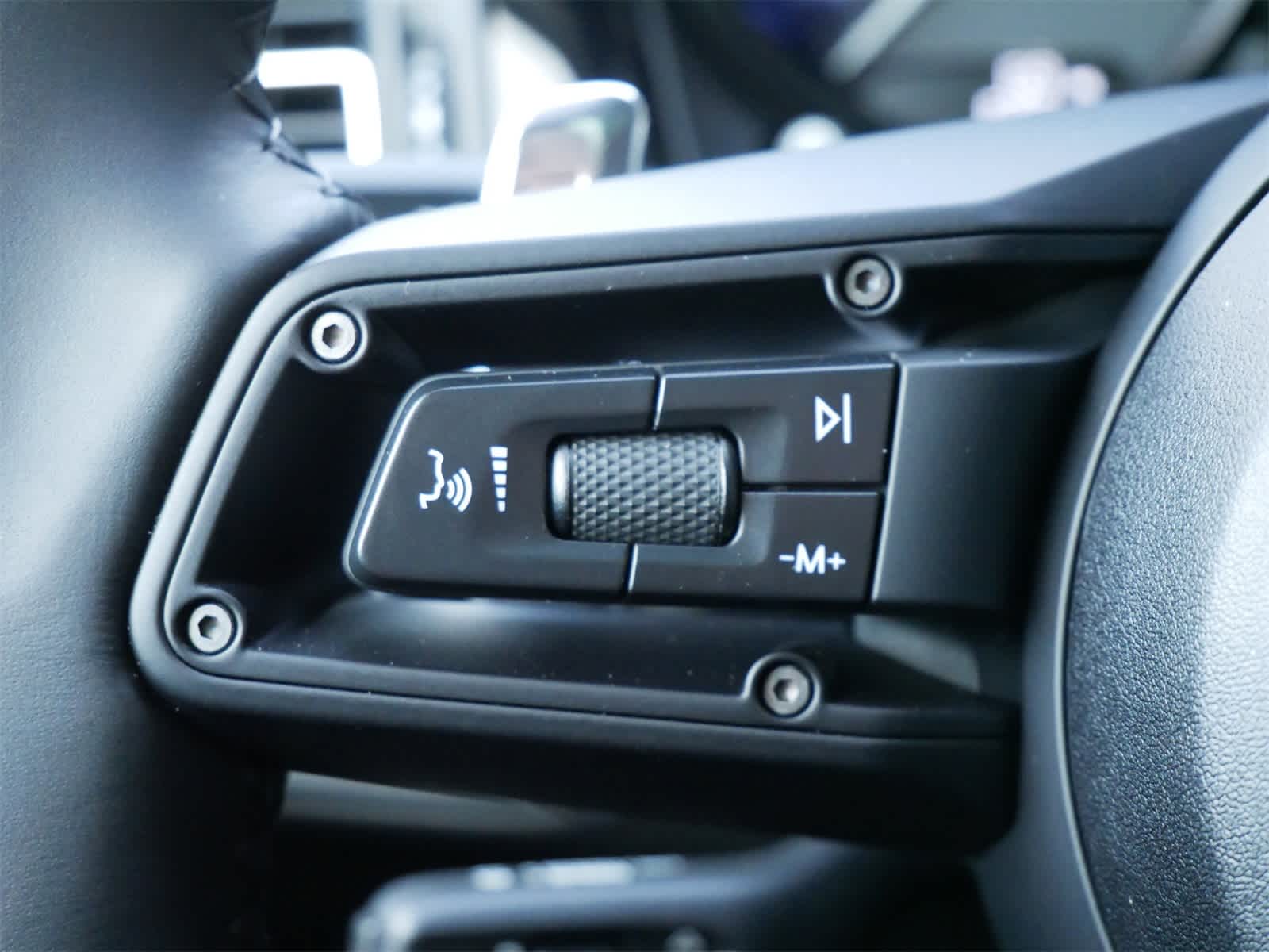 Thumbnail: 2025 Porsche Macan - 16