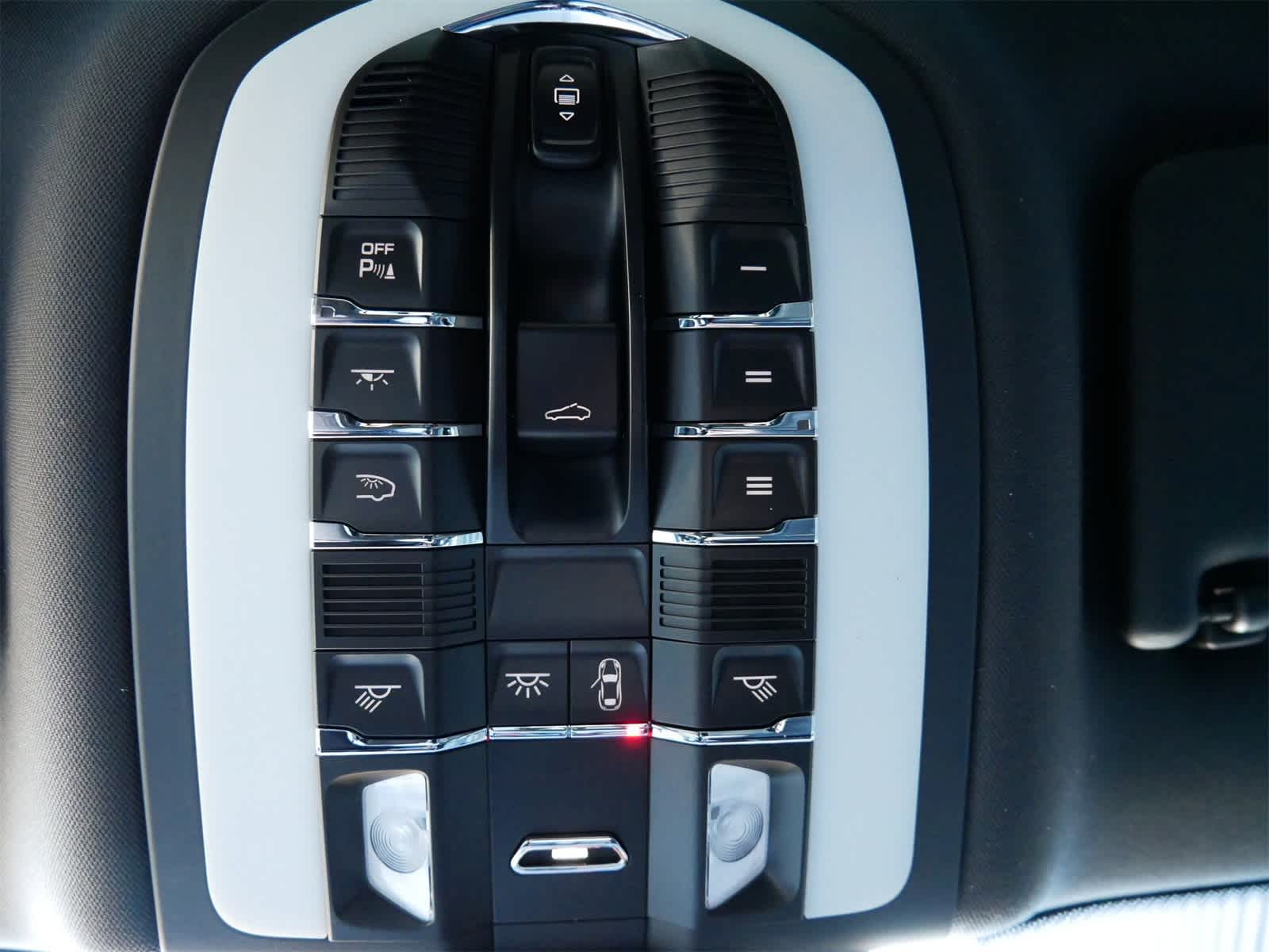 Thumbnail: 2026 Porsche Macan - 22