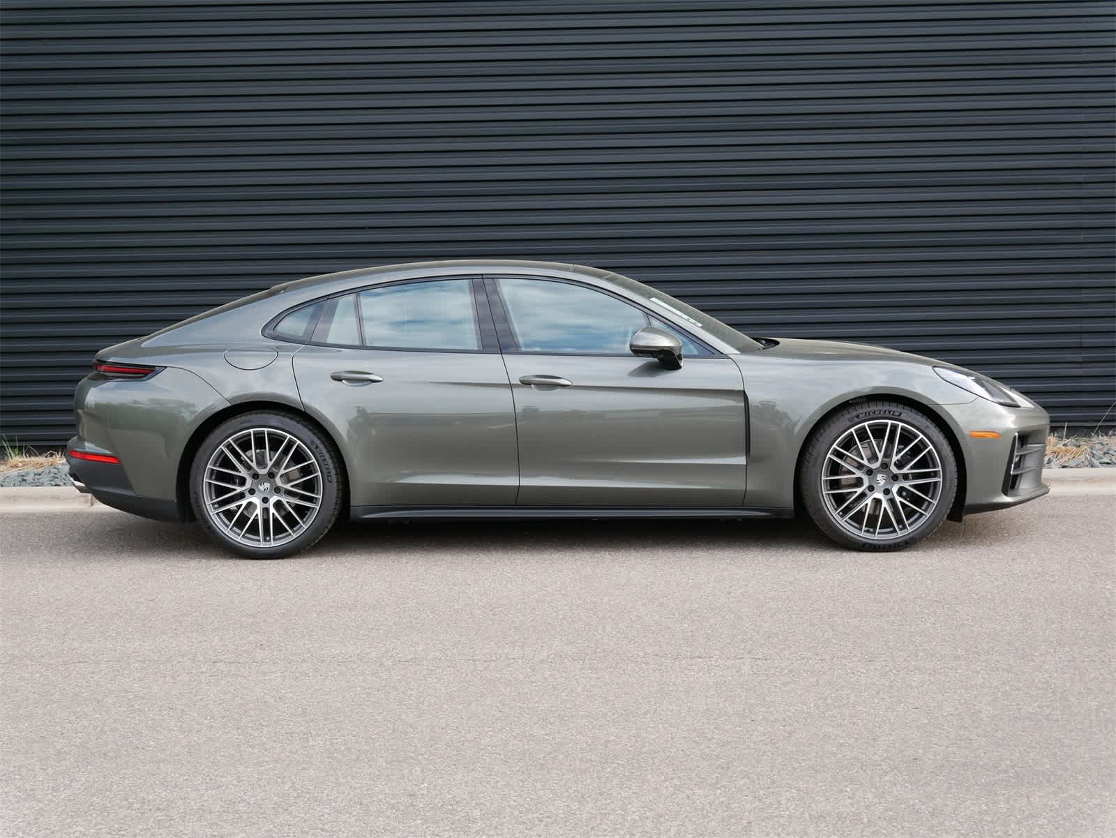 Thumbnail: 2025 Porsche Panamera - 28