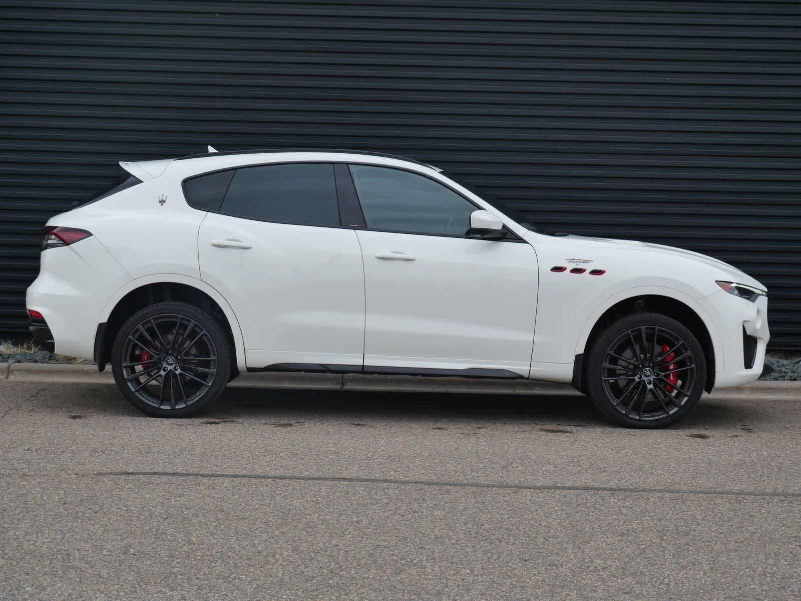 Thumbnail: 2022 Maserati Levante - 28