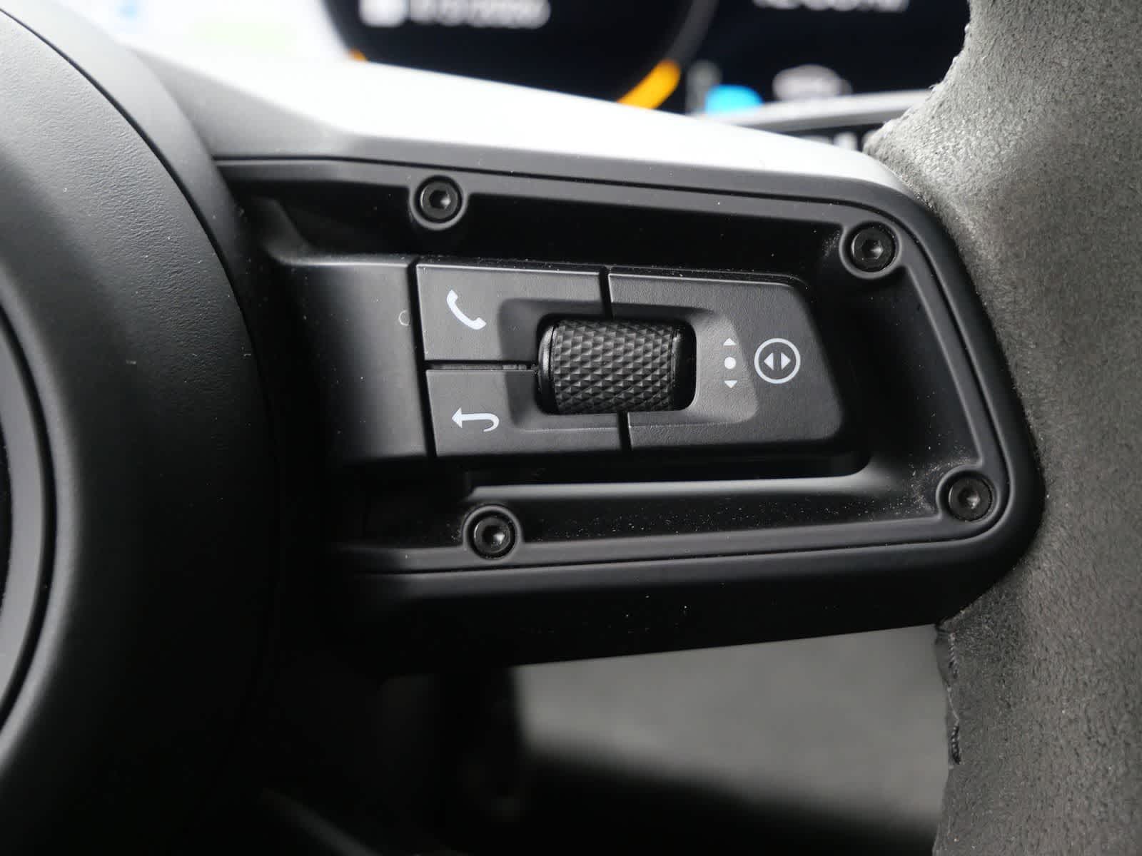 Thumbnail: 2022 Porsche Taycan - 23