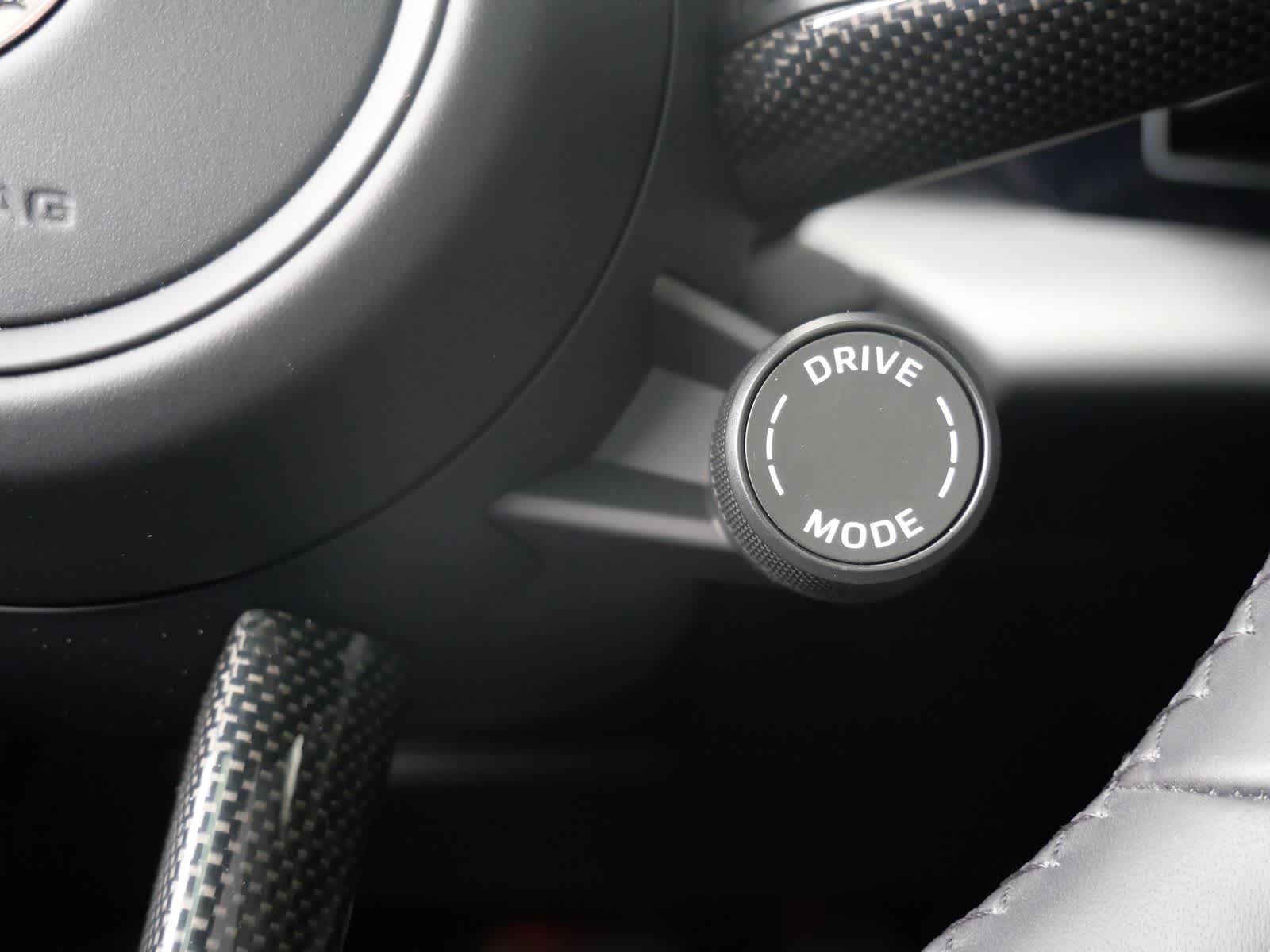 Thumbnail: 2025 Porsche Macan - 21