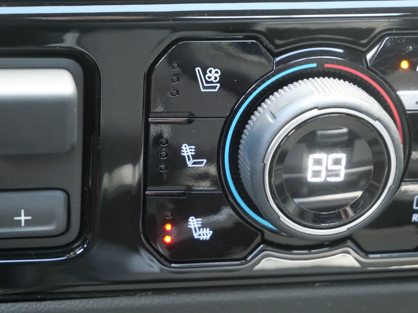 Thumbnail: 2024 Chevrolet Silverado 3500 - 21