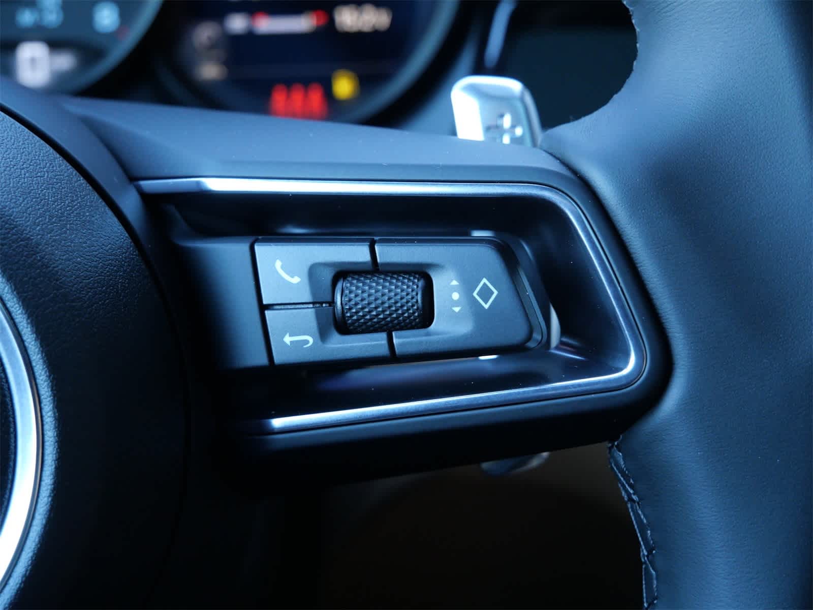 Thumbnail: 2026 Porsche Macan - 19