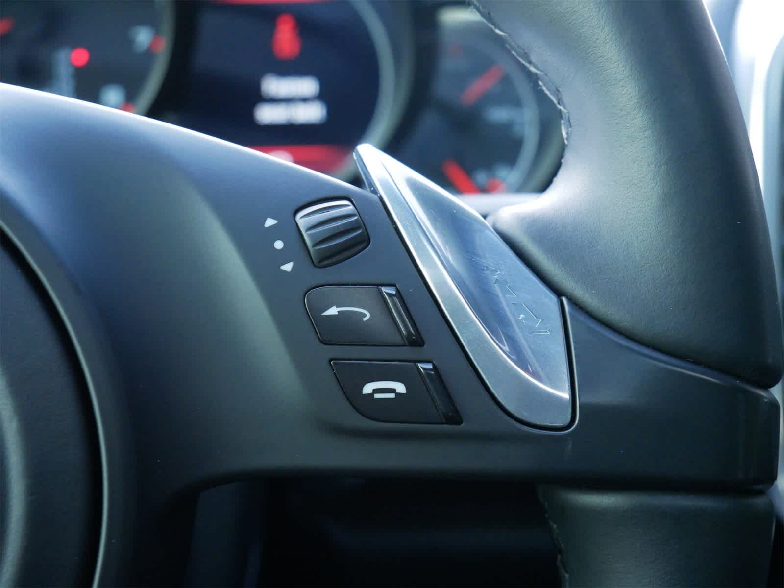 Thumbnail: 2014 Porsche Cayenne - 17