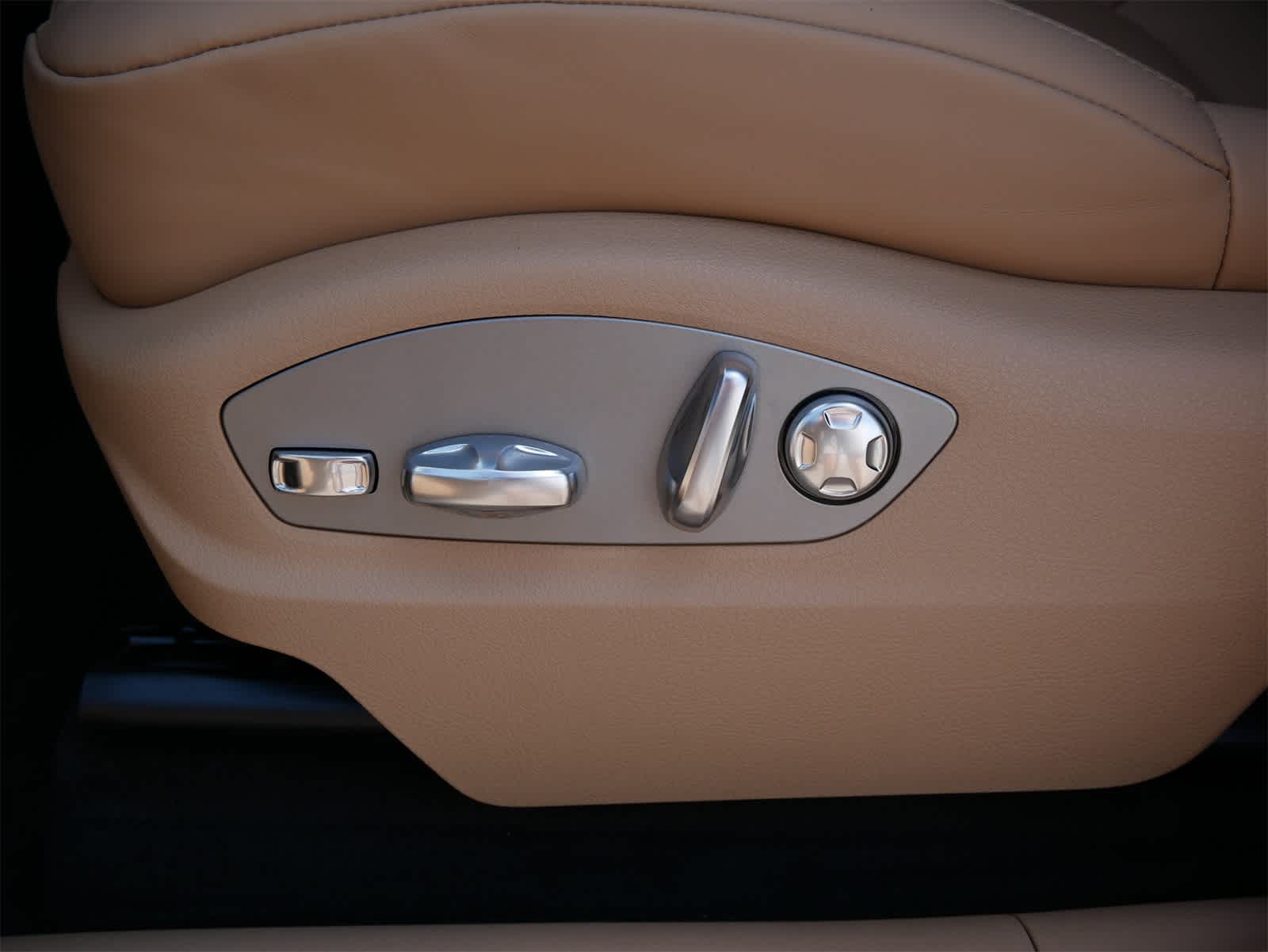 Thumbnail: 2025 Porsche Macan - 12
