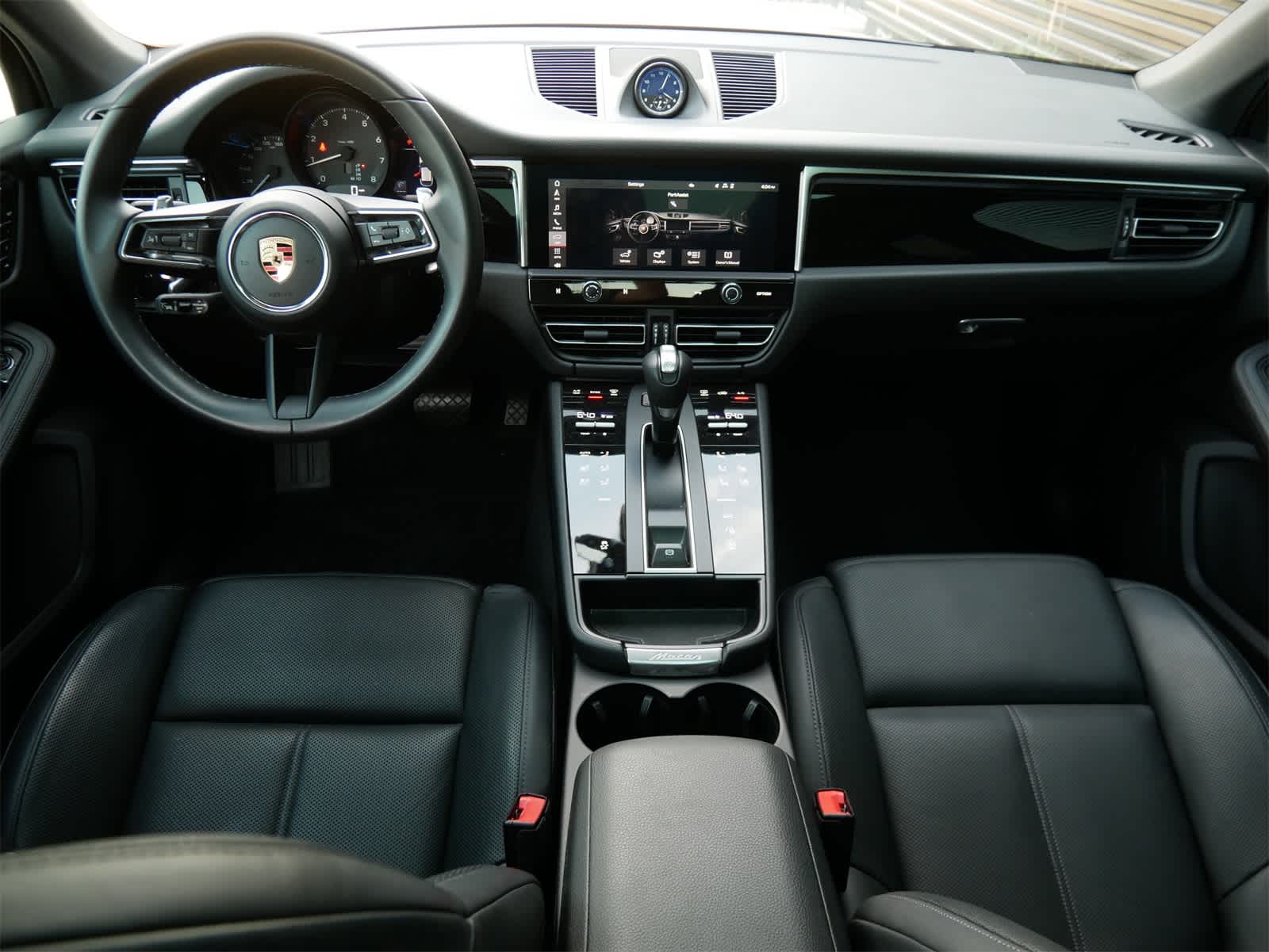 Thumbnail: 2023 Porsche Macan - 8