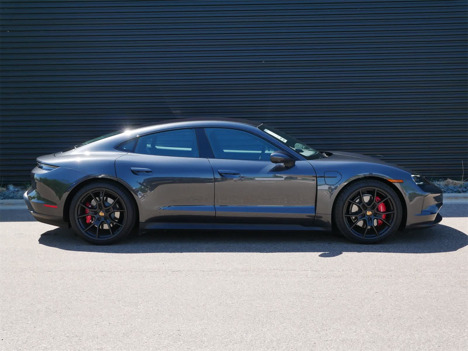 Thumbnail: 2025 Porsche Taycan - 27