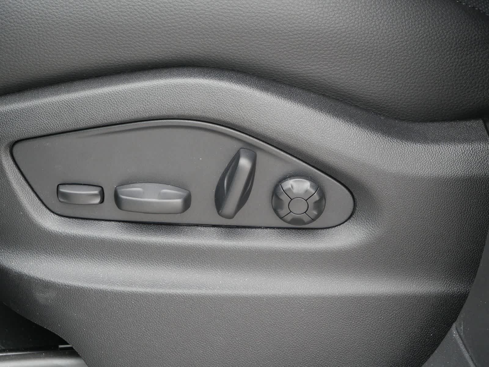 Thumbnail: 2026 Porsche Cayenne - 10