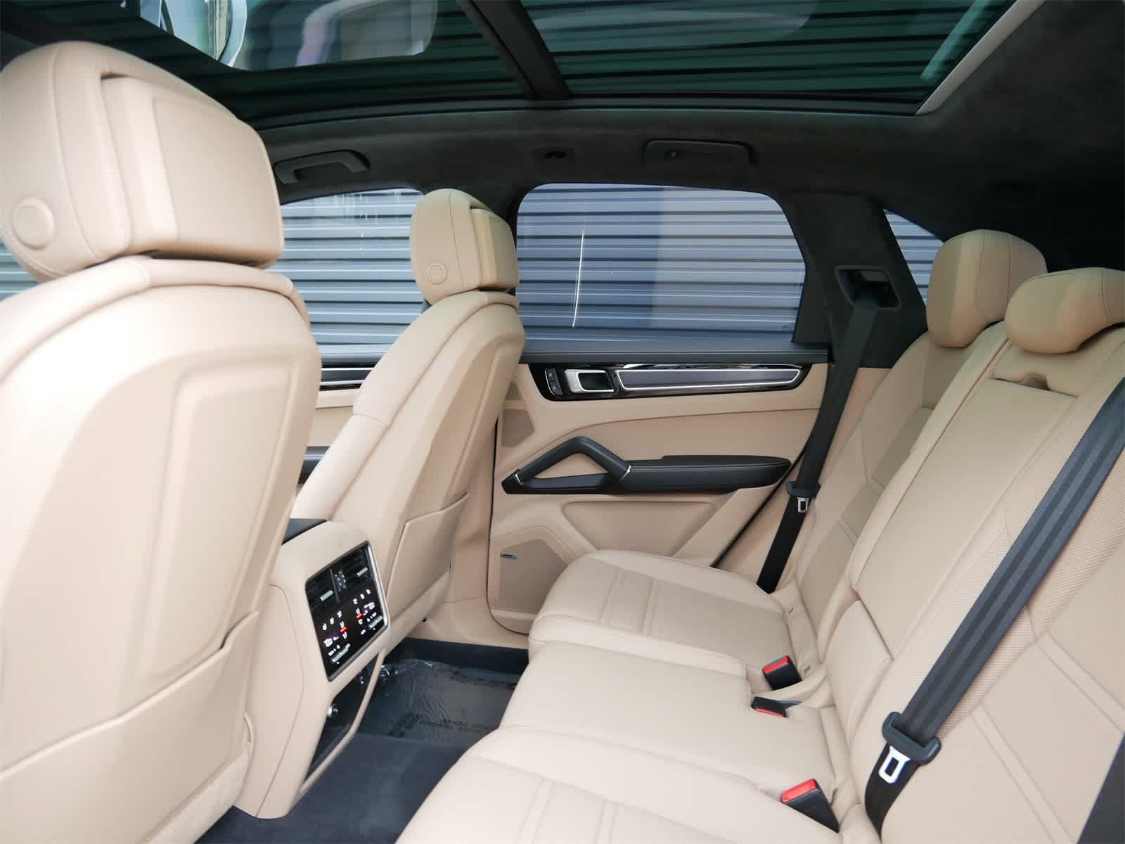 Thumbnail: 2022 Porsche Cayenne - 6