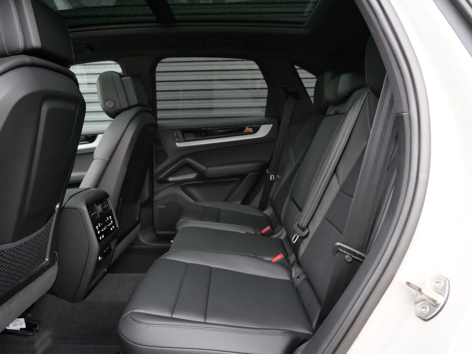 Thumbnail: 2026 Porsche Cayenne - 11