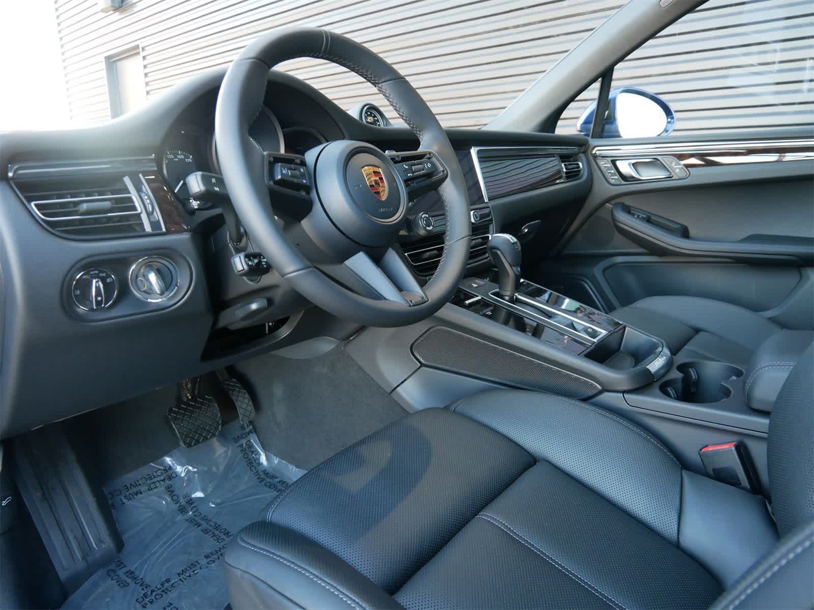 Thumbnail: 2026 Porsche Macan - 4