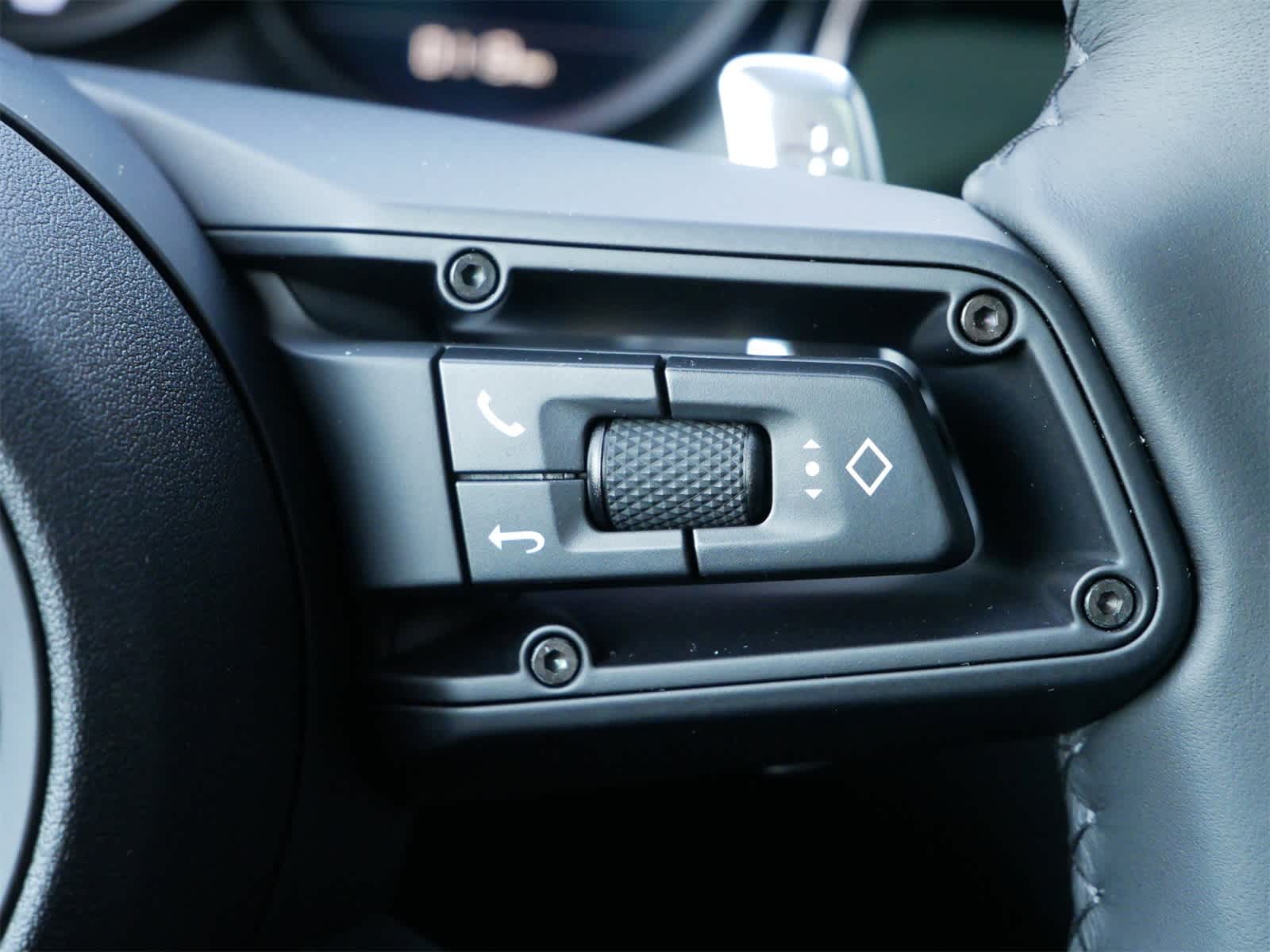 Thumbnail: 2025 Porsche Macan - 17