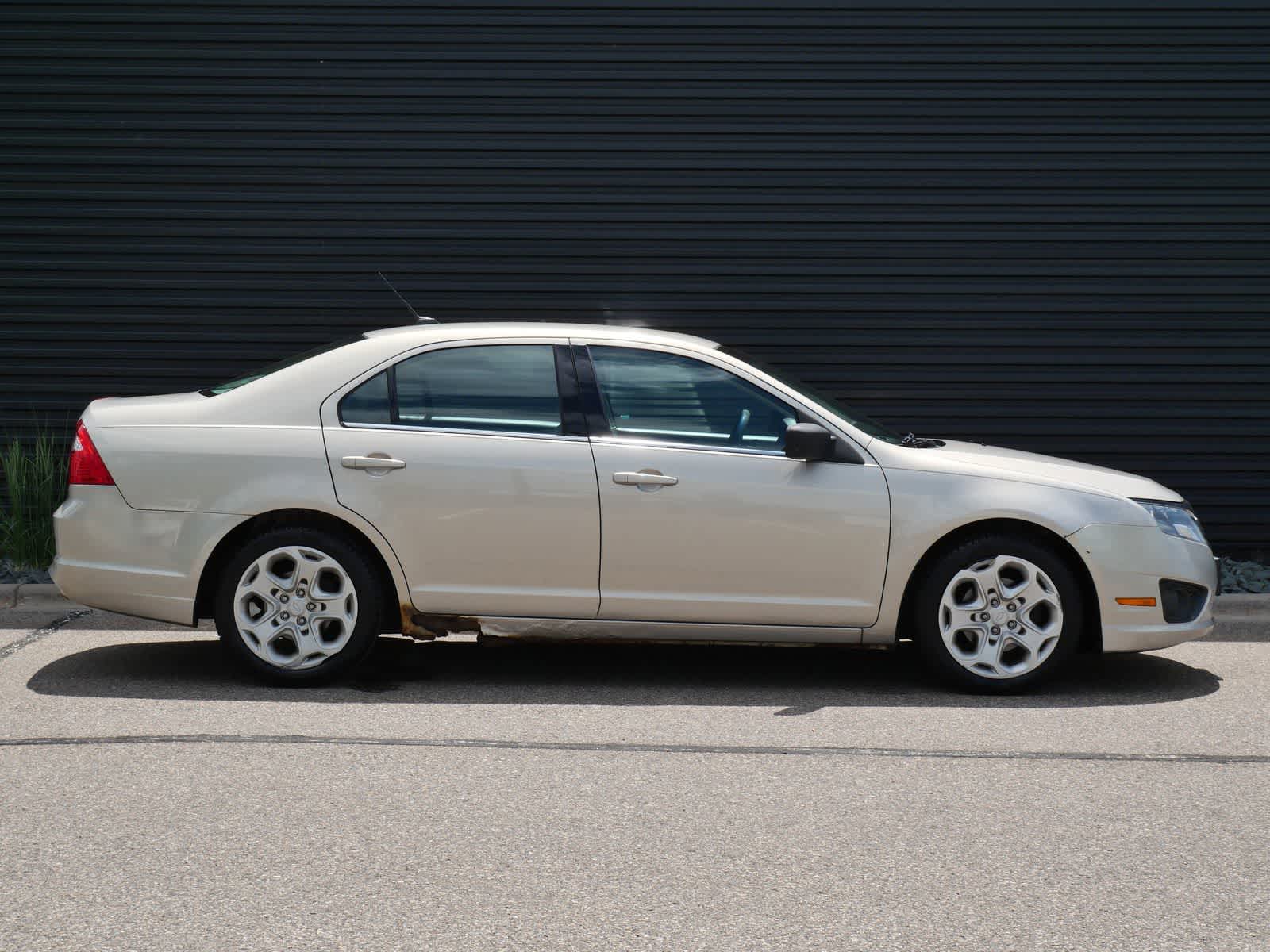 Thumbnail: 2010 Ford Fusion - 26