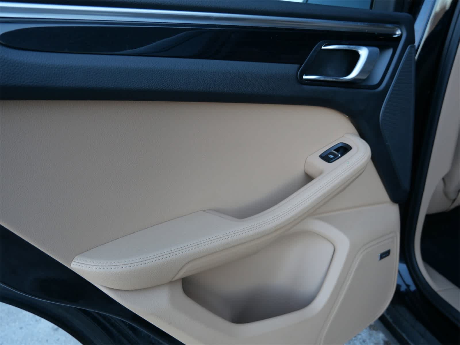 Thumbnail: 2020 Porsche Macan - 12