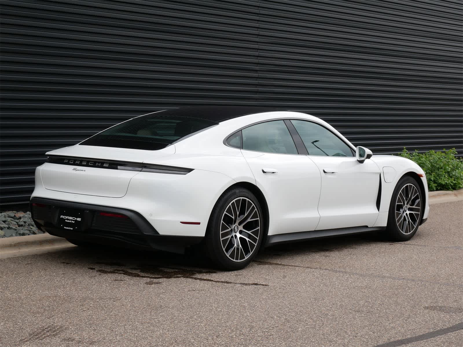 Thumbnail: 2022 Porsche Taycan - 24