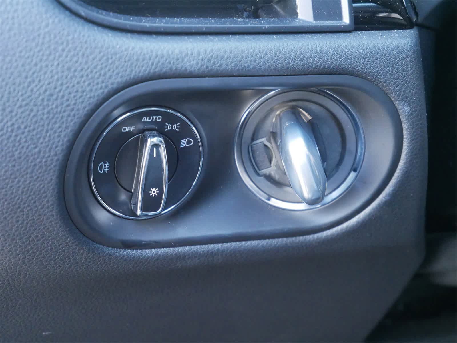 Thumbnail: 2023 Porsche Macan - 15