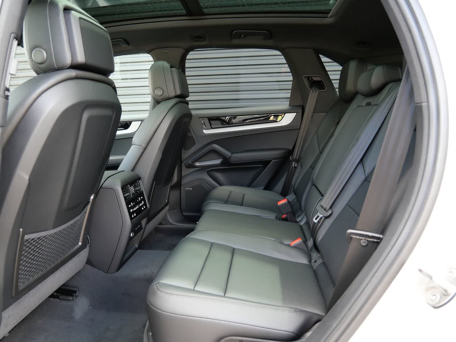 Thumbnail: 2026 Porsche Cayenne - 11