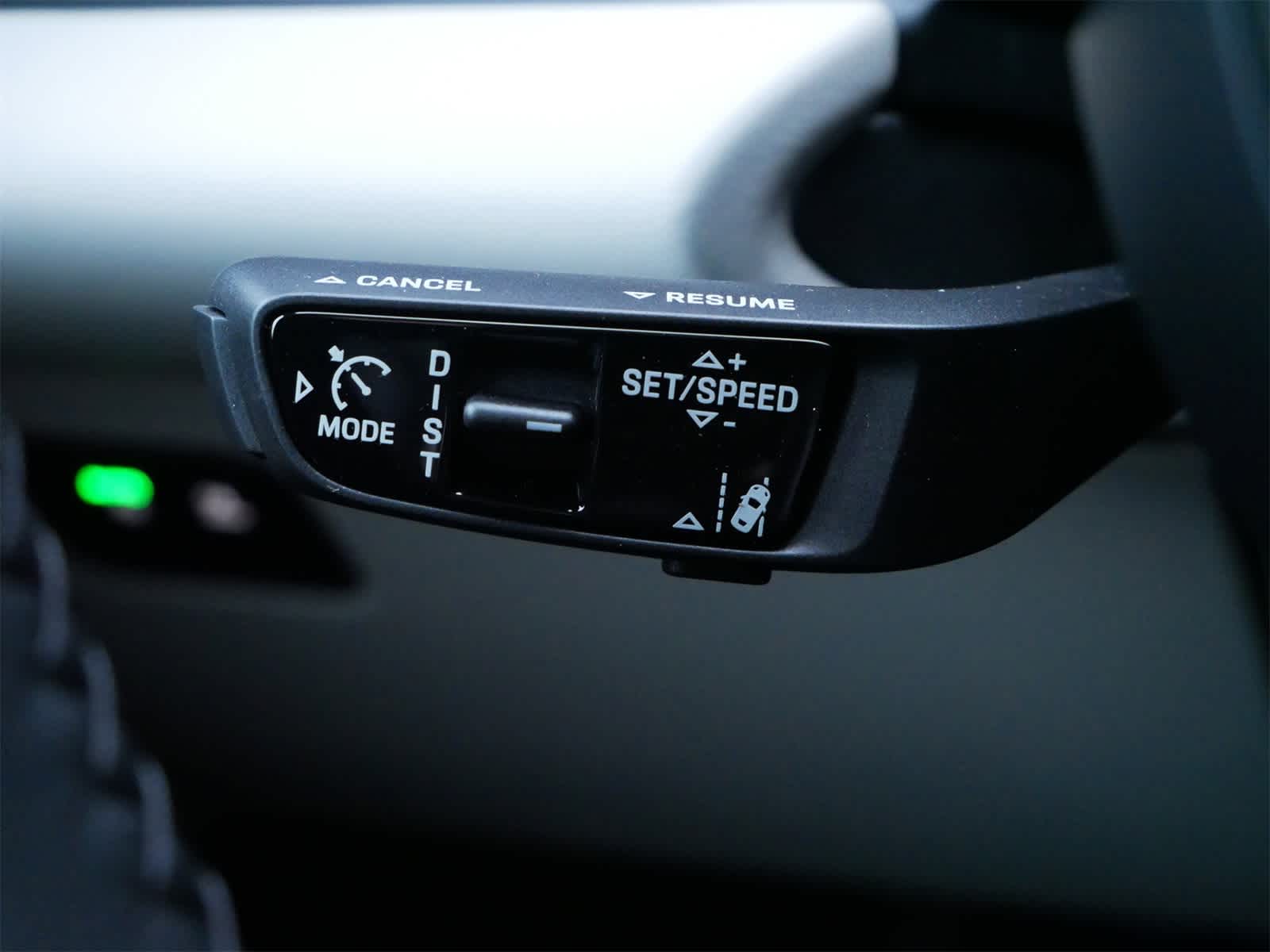 Thumbnail: 2025 Porsche Macan - 21