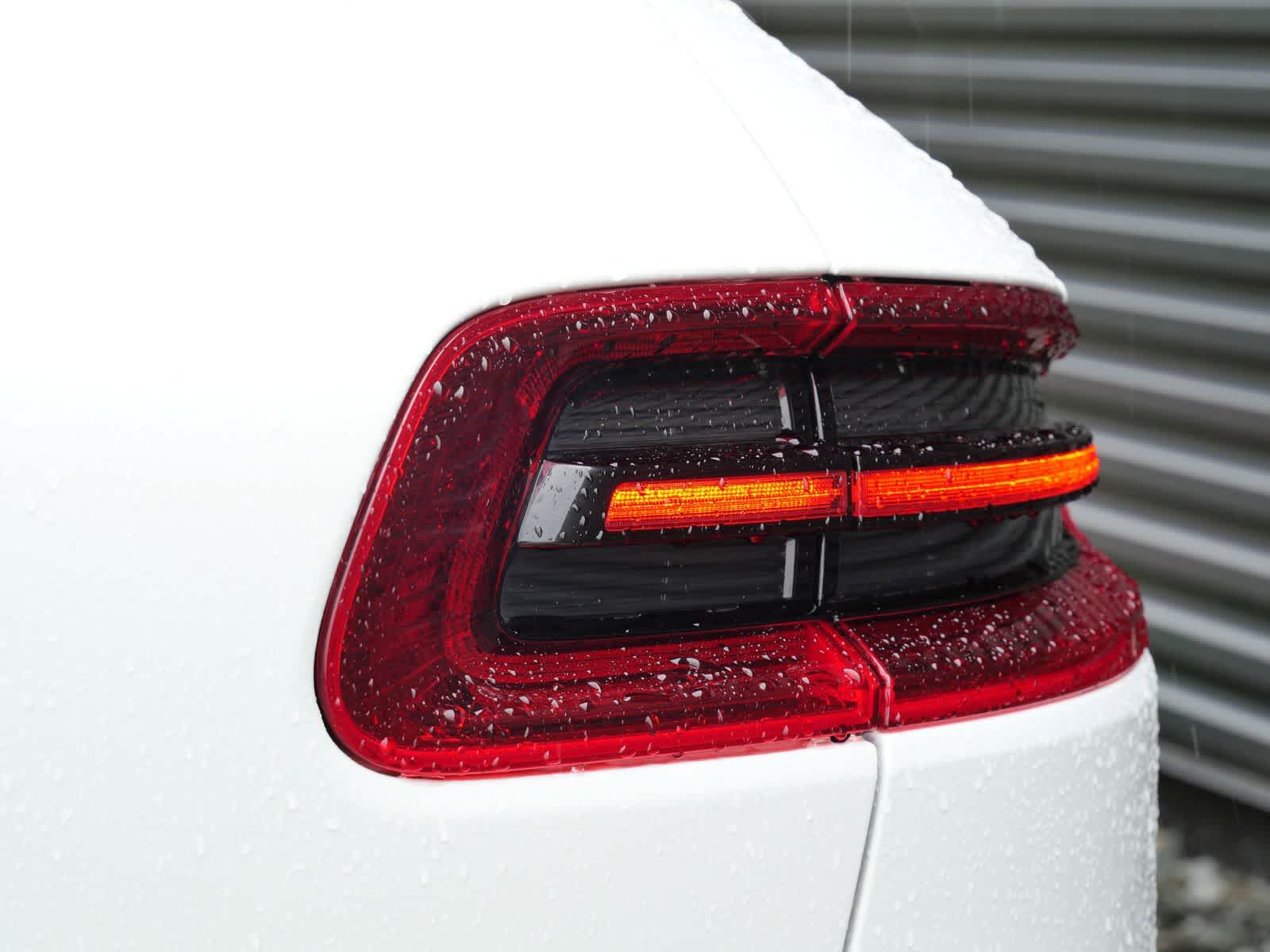 Thumbnail: 2015 Porsche Macan - 8