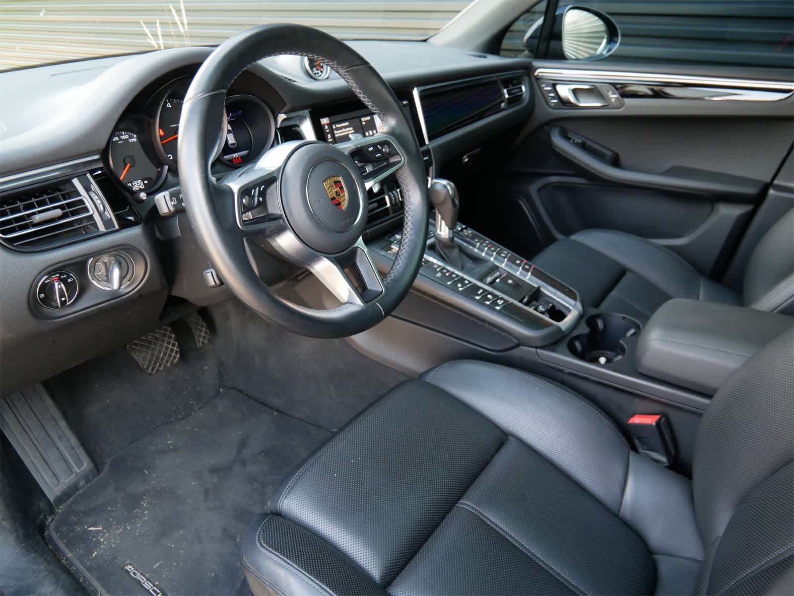 Thumbnail: 2021 Porsche Macan - 4