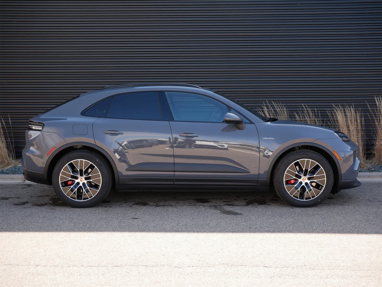Thumbnail: 2025 Porsche Macan - 24