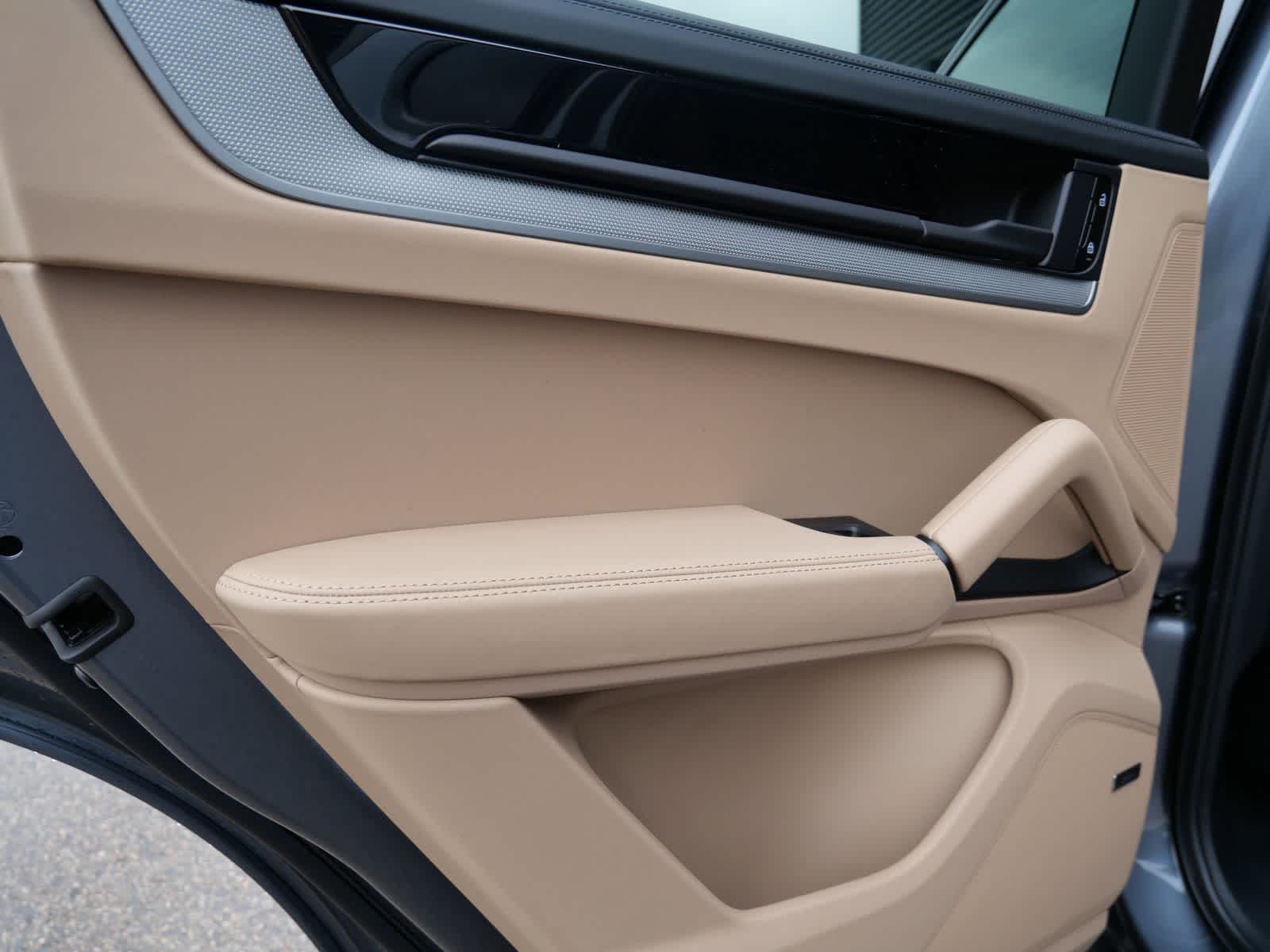 Thumbnail: 2026 Porsche Cayenne - 11