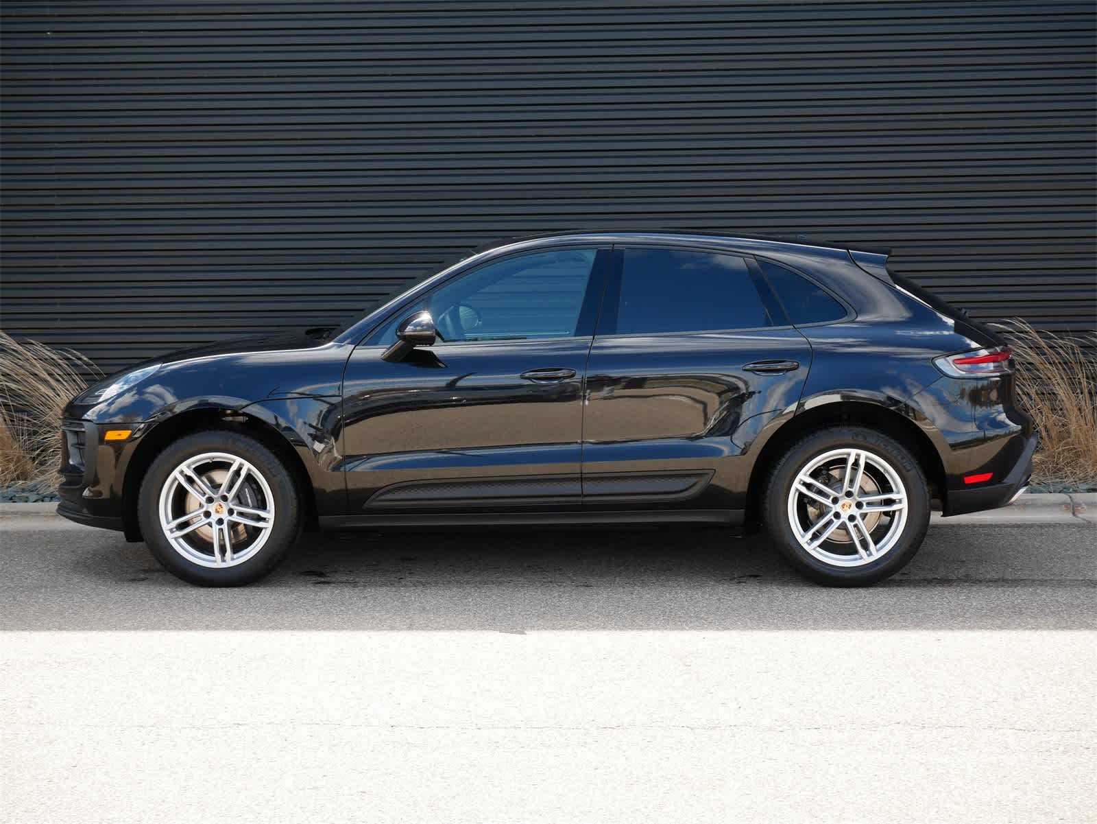 2024 Porsche Macan Base 2