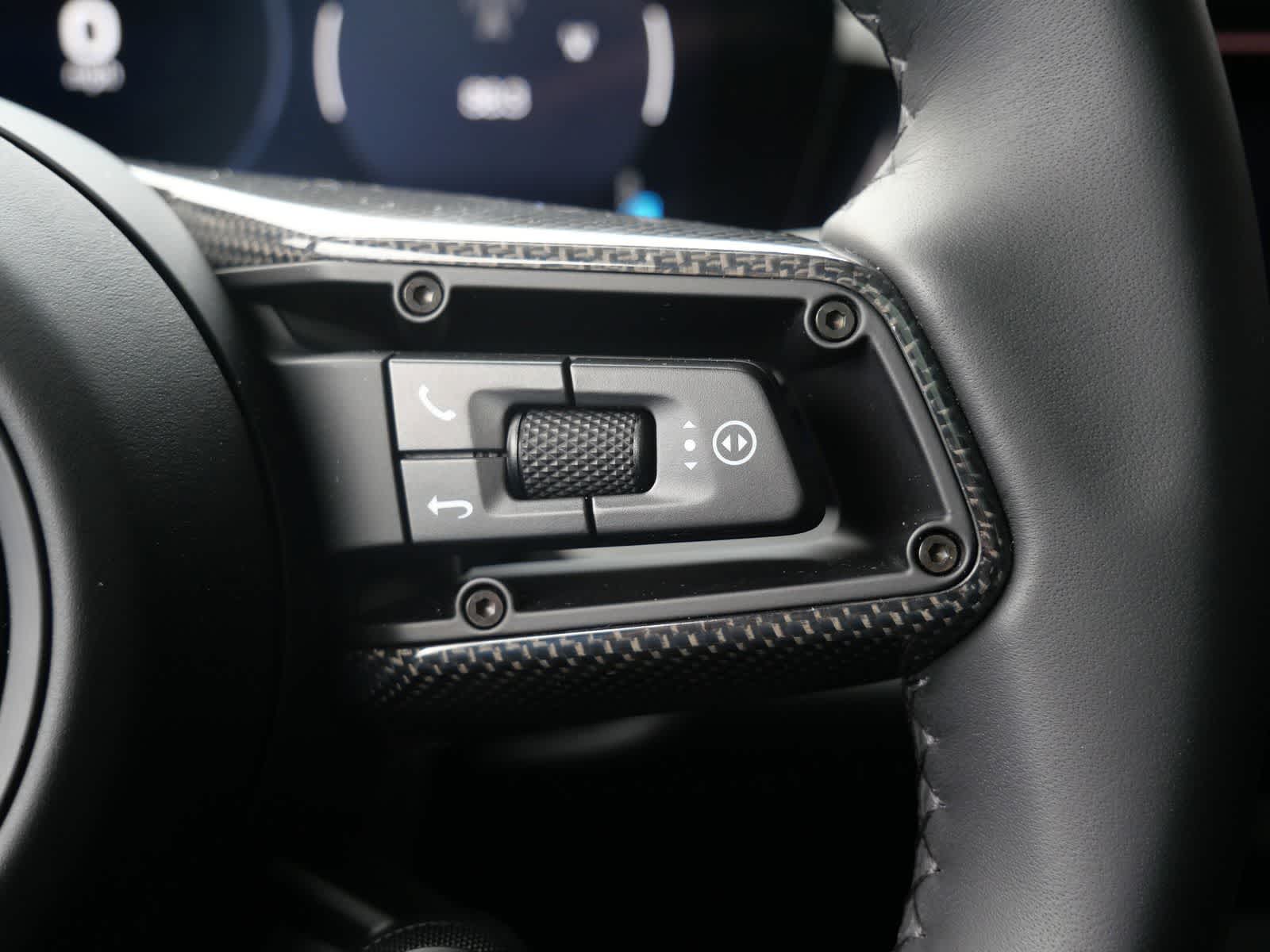 Thumbnail: 2025 Porsche Macan - 22