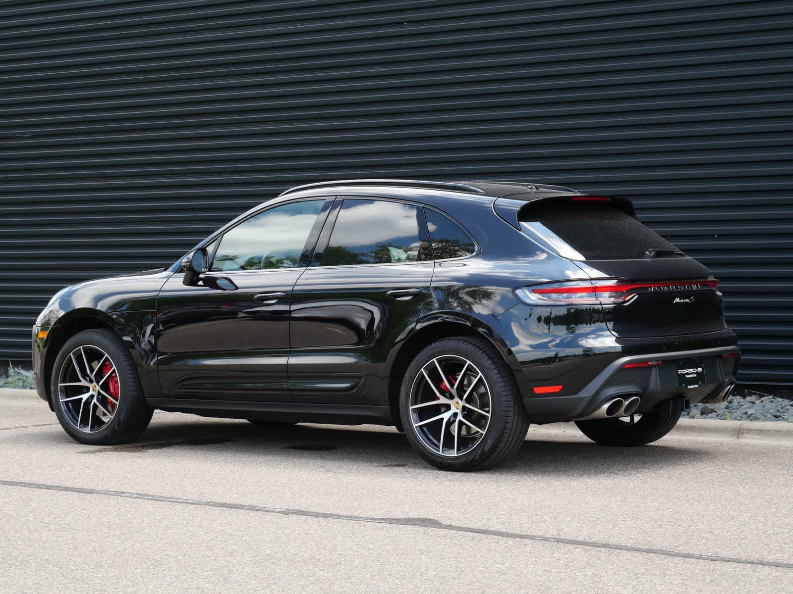 Thumbnail: 2025 Porsche Macan - 3