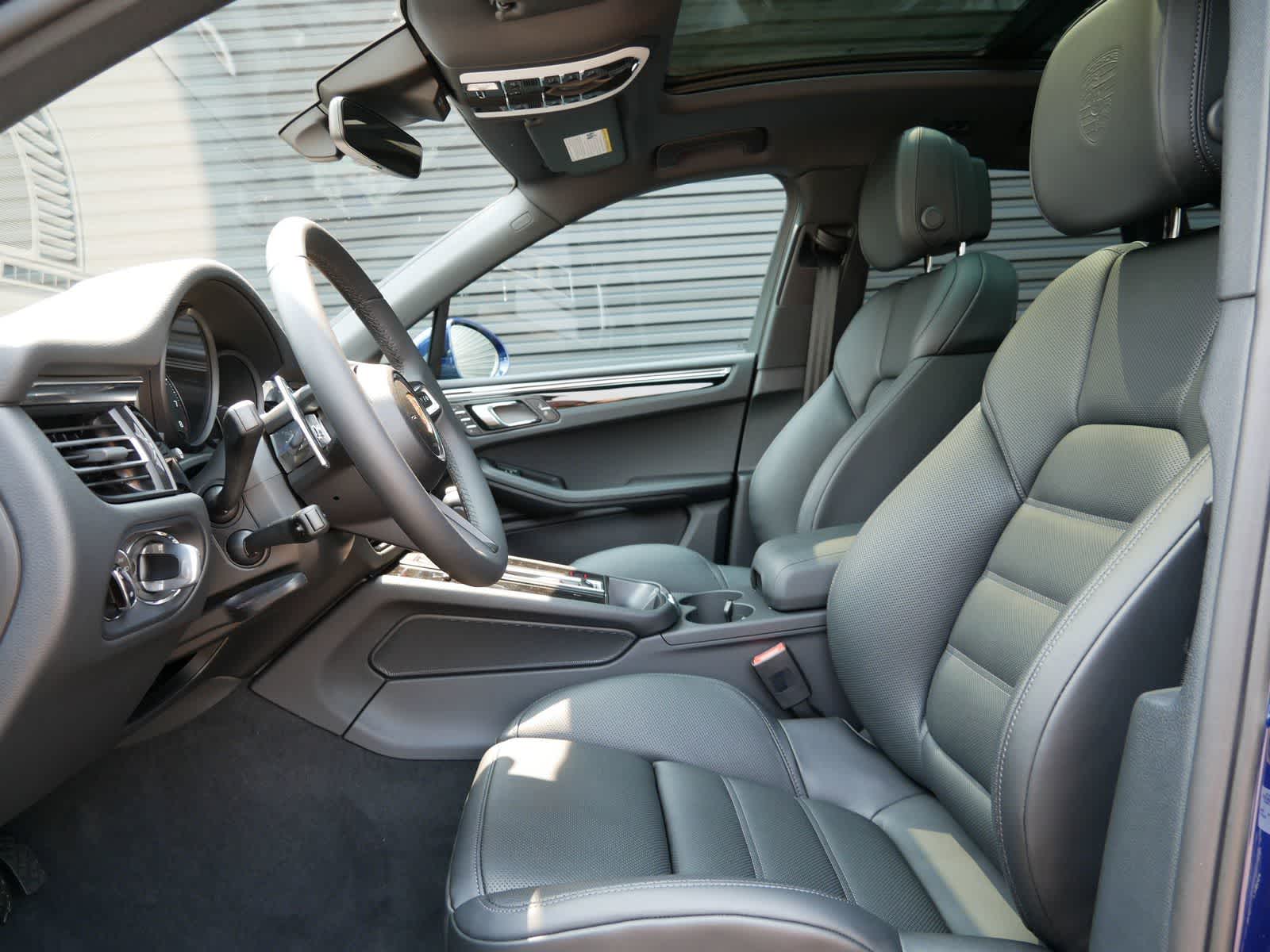 Thumbnail: 2025 Porsche Macan - 5