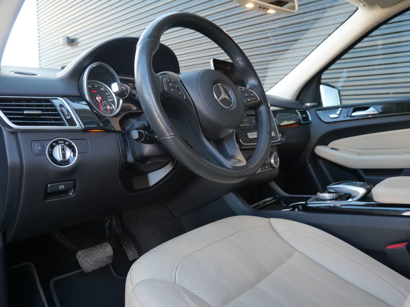 Thumbnail: 2019 Mercedes-Benz GLS - 3