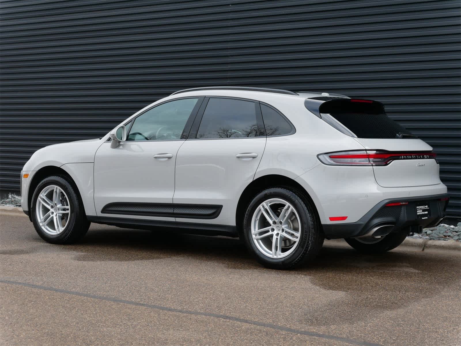 Thumbnail: 2025 Porsche Macan - 3